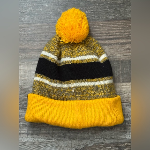 47 Brand Pittsburgh Steelers logo Black & yellow Pom-pom Beanie. Like new hat - Picture 3 of 5